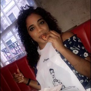 Meet your Posher, Raquel